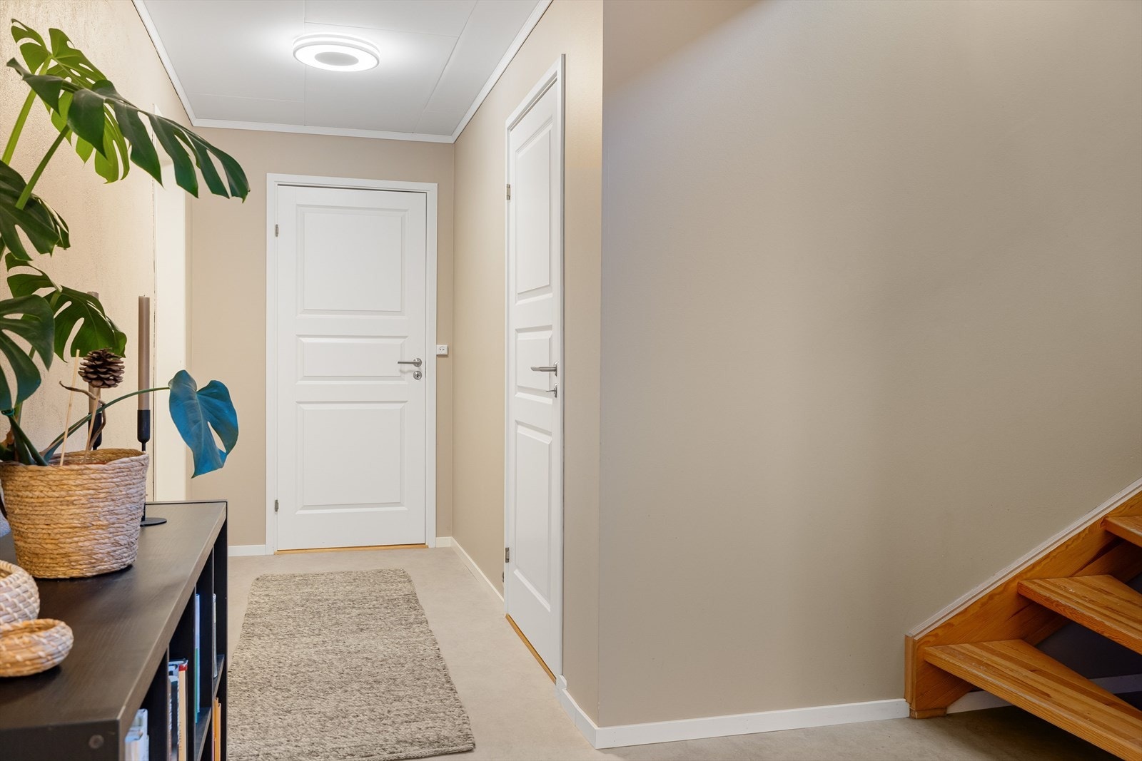 I underetasjen er det også to boder hvorav den ene har adkomst til et praktisk kjølerom. Galleribilde