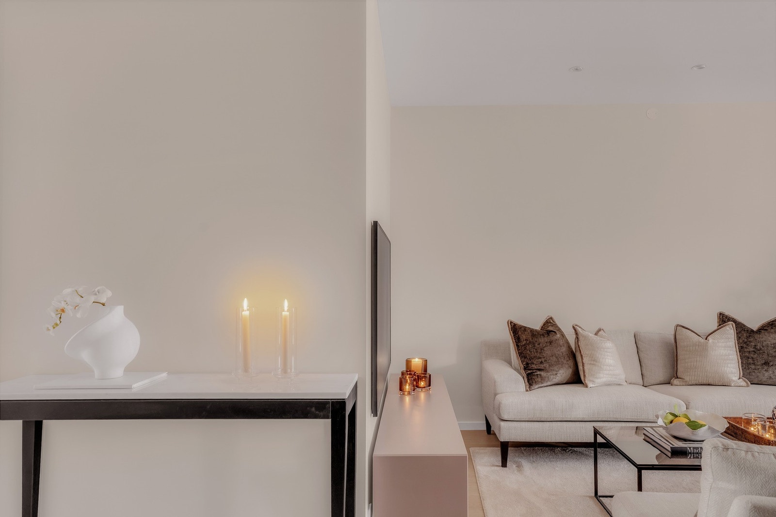 Boligen har vannbåren varme i stue/kjøkken, gang/entré og soverom. Galleribilde