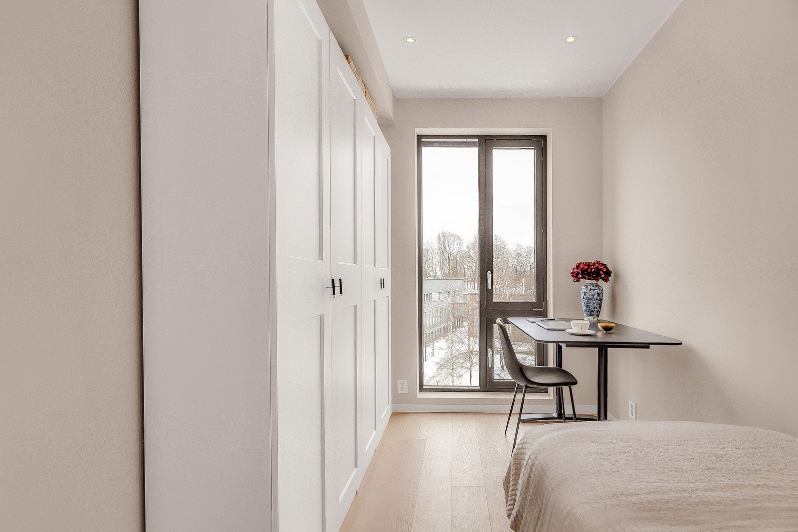 Det andre soverommet er også av god størrelse og gjør seg utmerket som gjesterom, kontor eller barnerom. Alt etter behov. Galleribilde