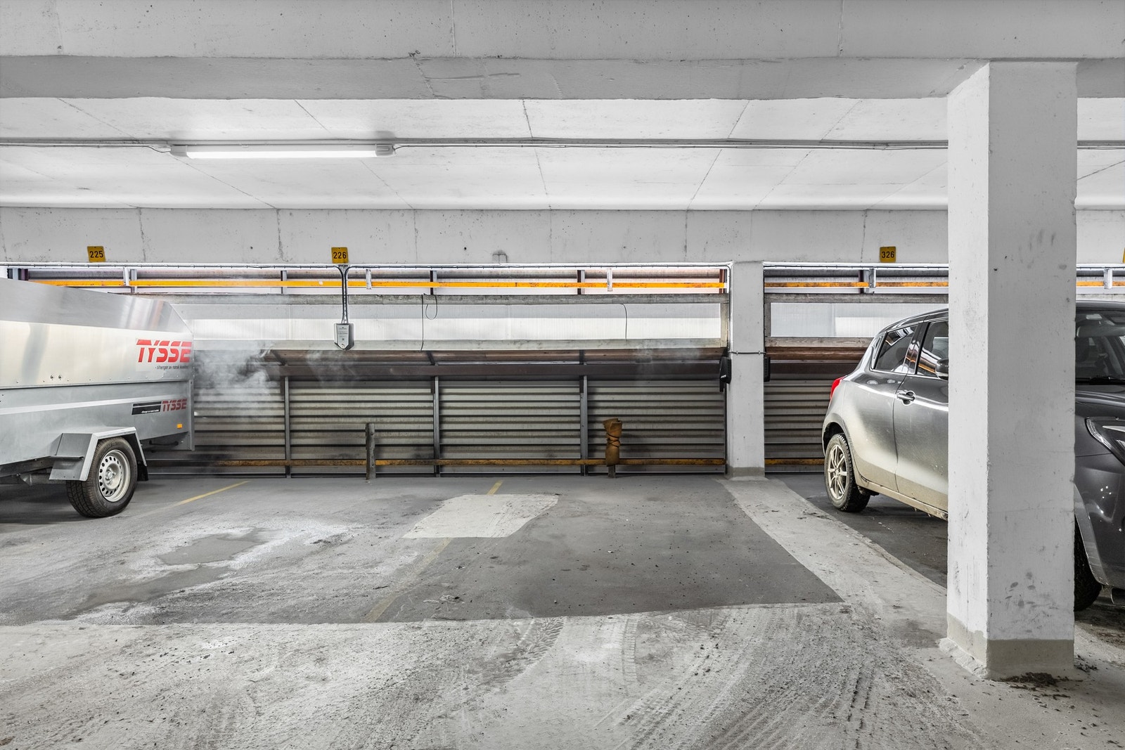 Garasjeplass følger med leiligheten. Montert ladeboks. Galleribilde