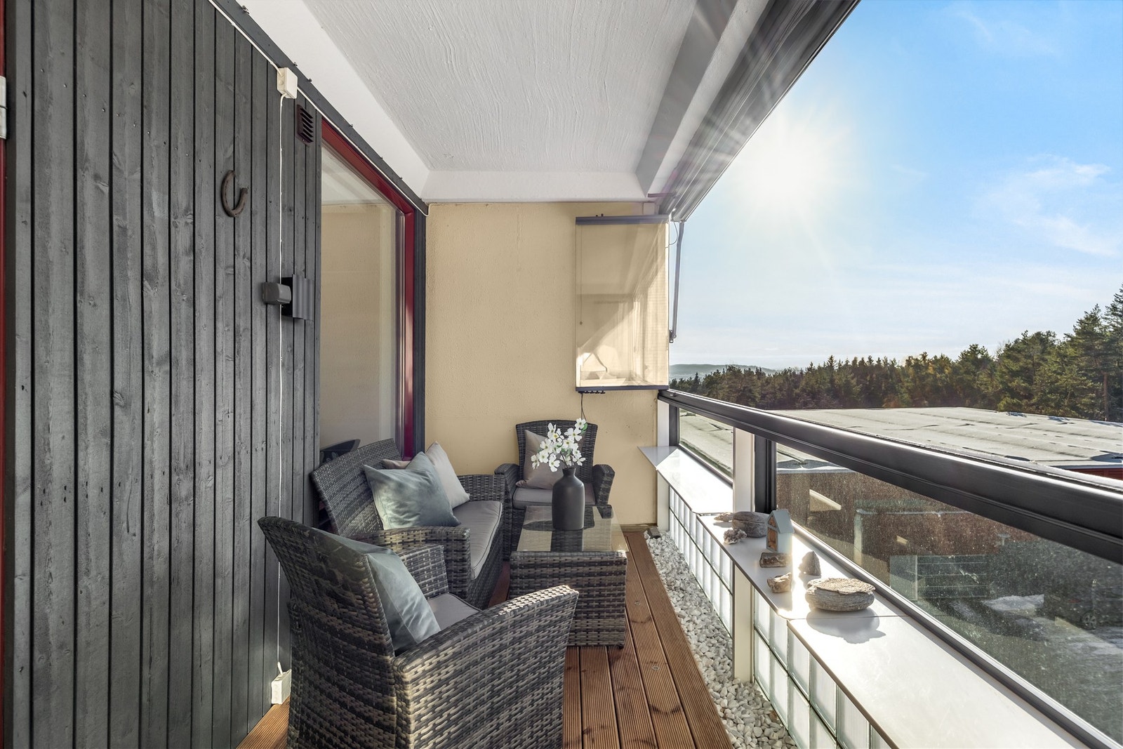 God plass til møblement og grill Galleribilde