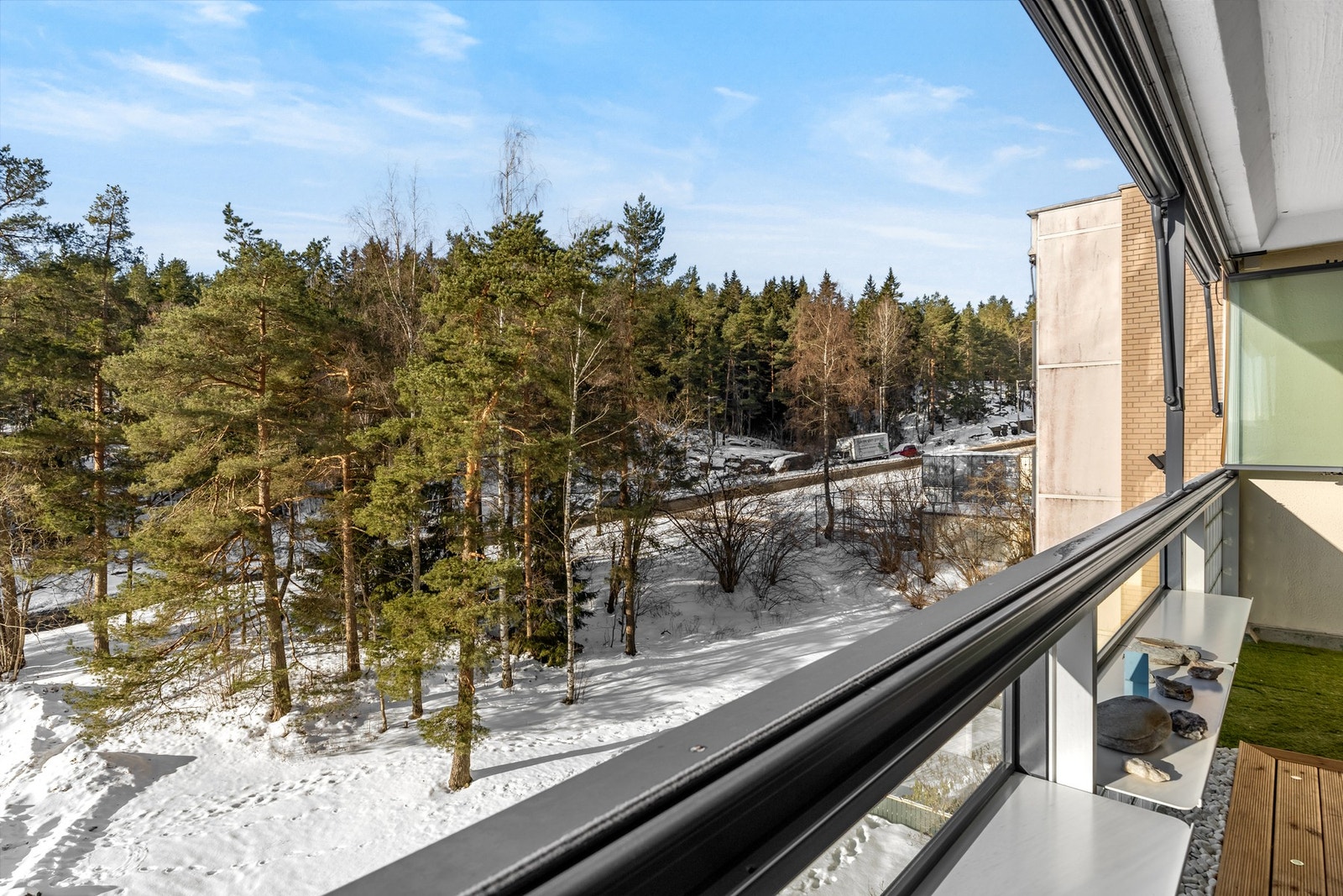 Idyllisk utsikt mot skog og mark - her er det bare å nyte! Galleribilde