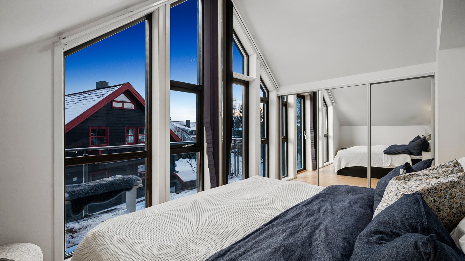 Deilig hovedsoverom med egen balkong Galleribilde