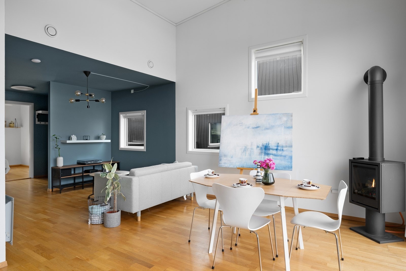 Stue med ovn. Galleribilde