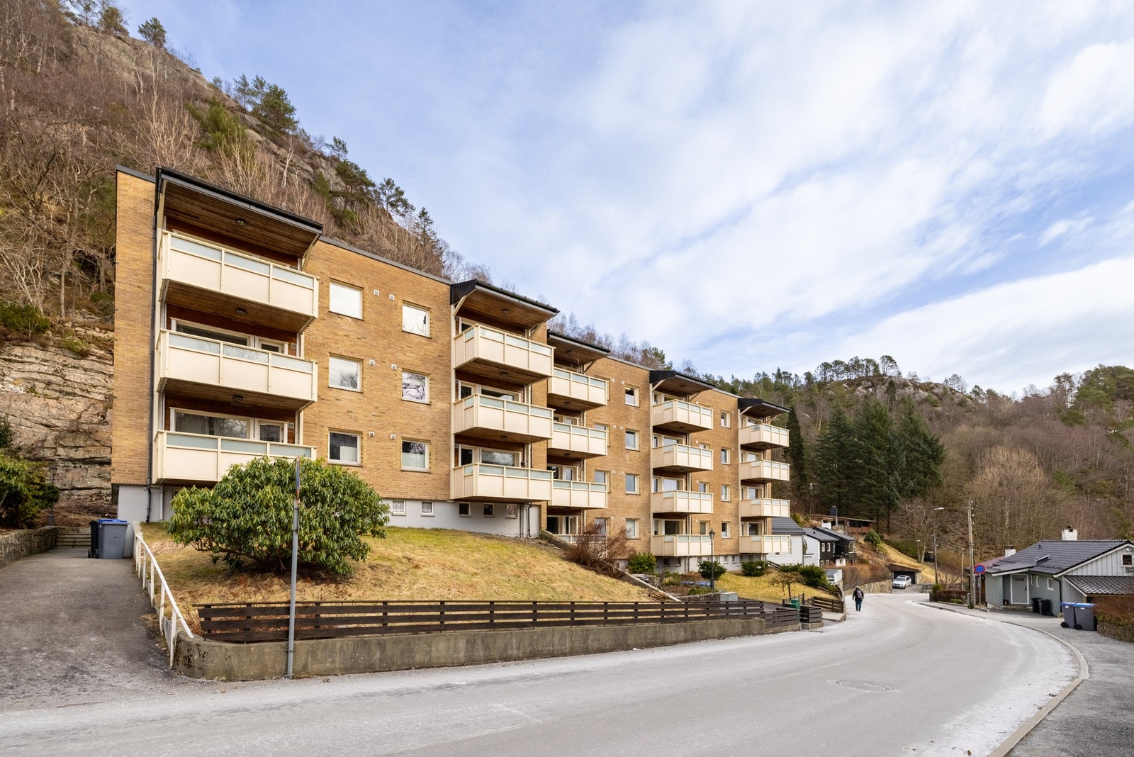 En flott beliggenhet hvor man får en kombinasjon av grønne omgivelser og kort vei til byen. Galleribilde