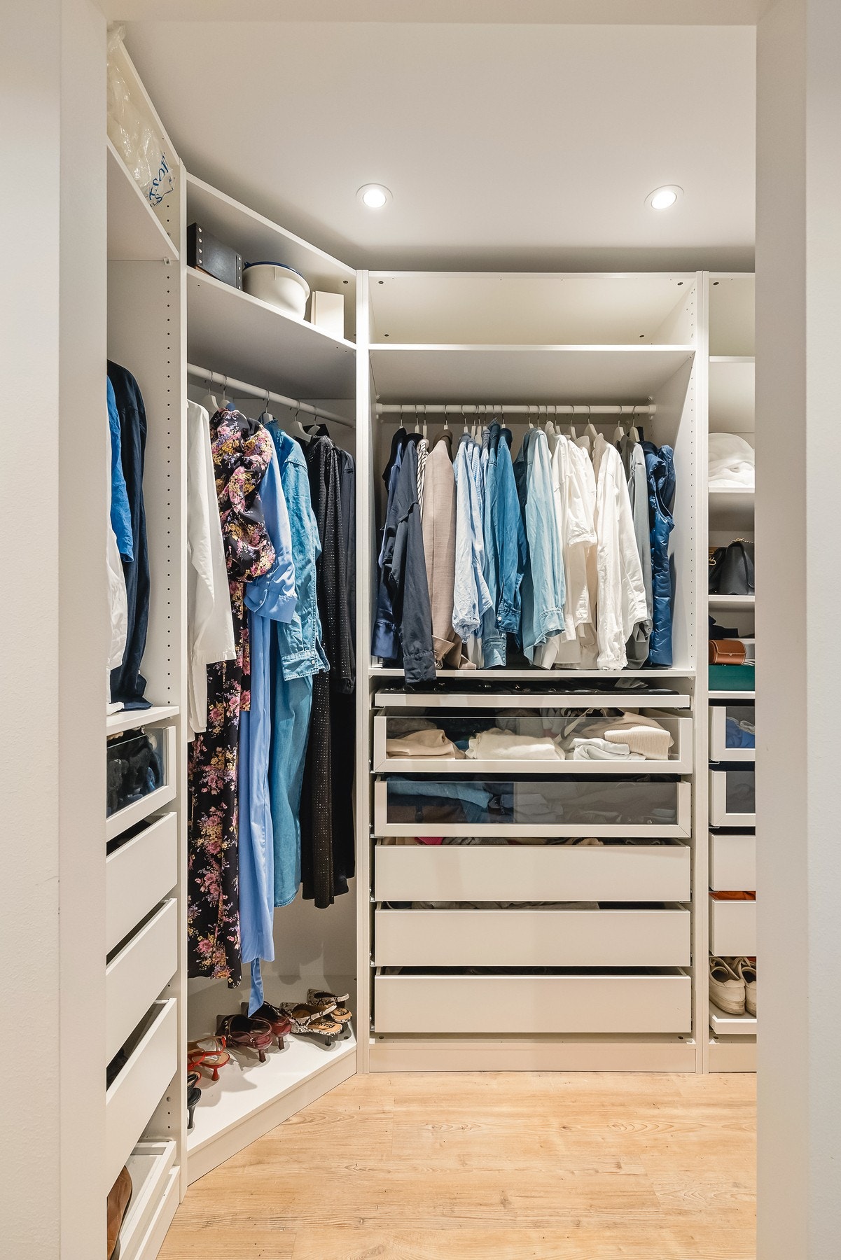 Direkte adkomst til egen walk-in garderobe på 4,9 kvm. Galleribilde