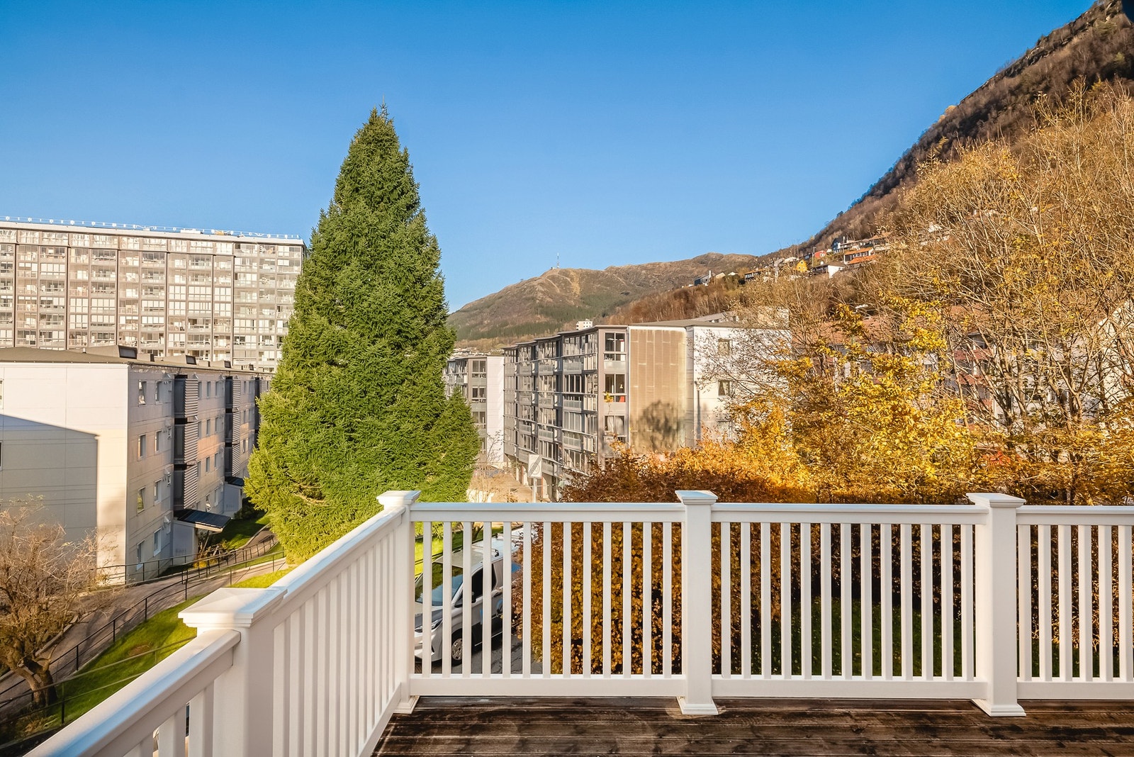 Fra stuen er det utgang til en herlig terrasse. Galleribilde