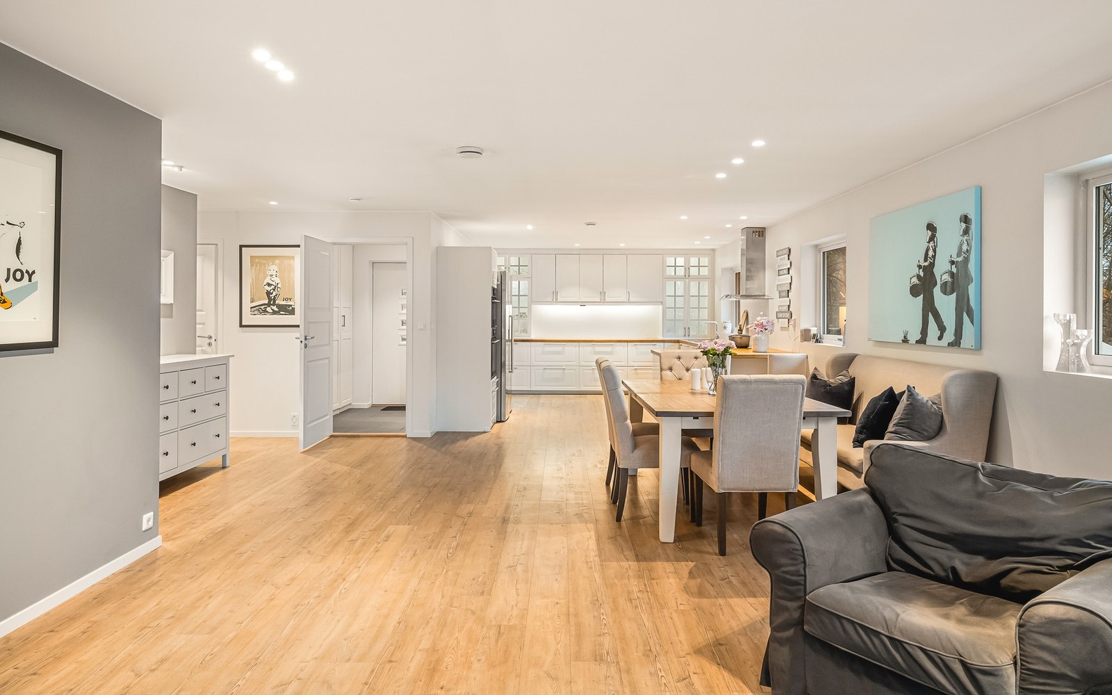 Her er det satt inn en lekker peis i 2026. Galleribilde