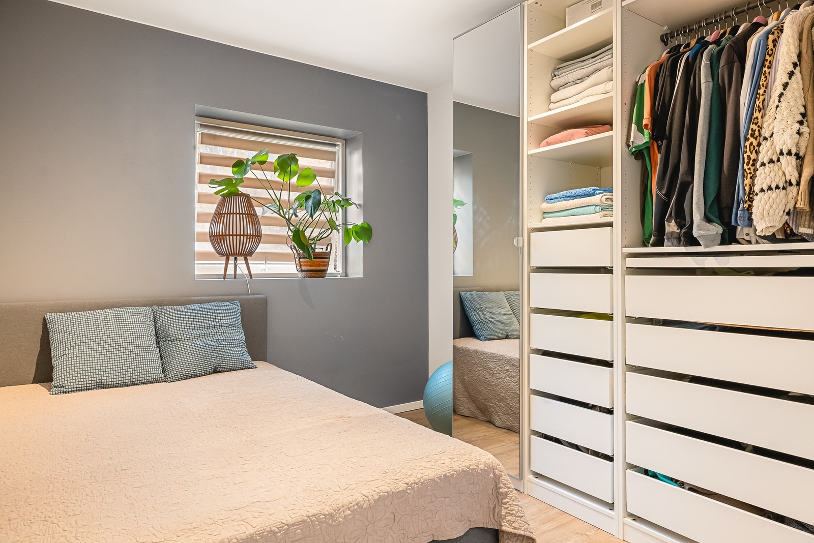 Leiligheten har to trivelige soverom på 8,5 kvm og 8,3 kvm. Galleribilde