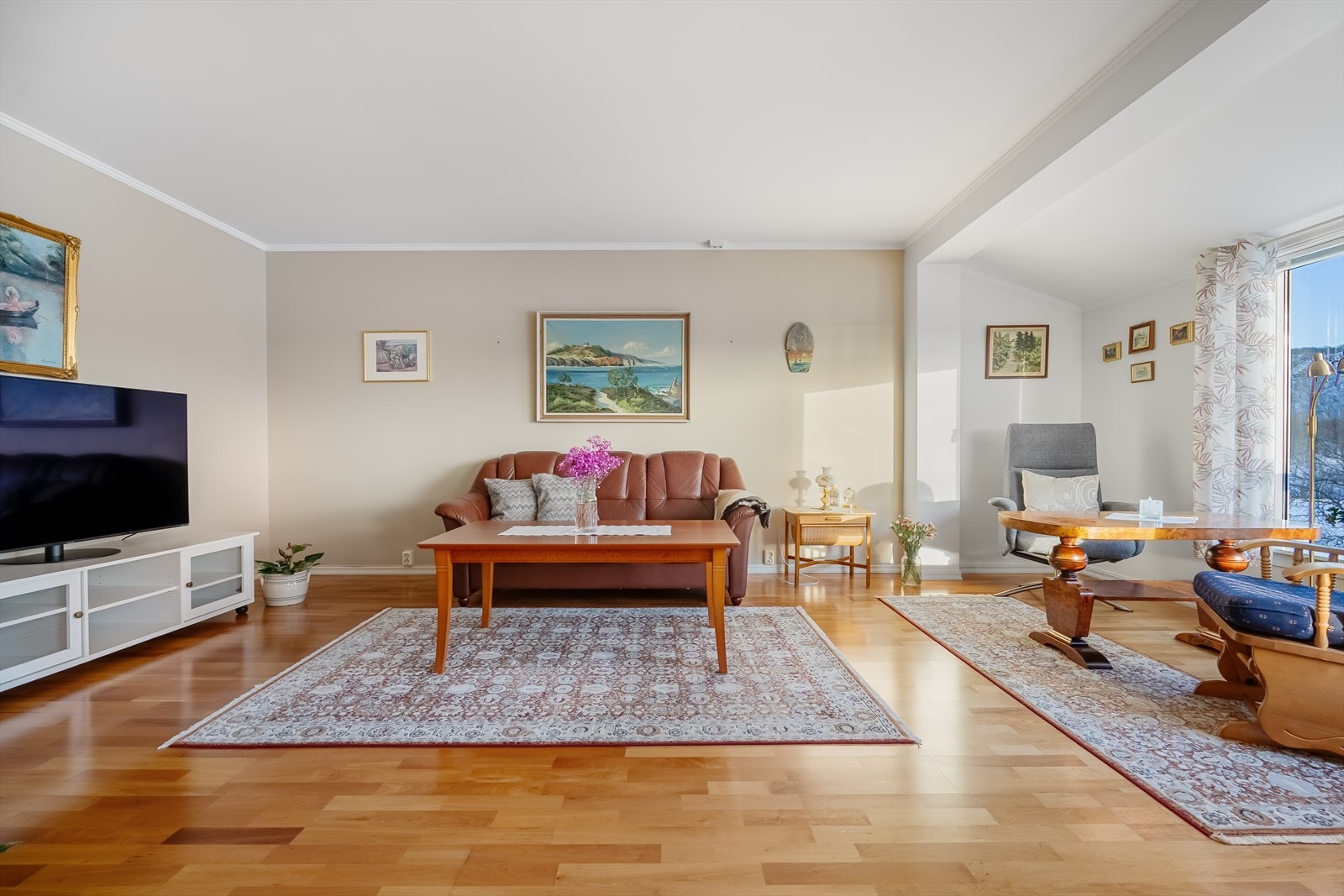 Stuen sett fra kjøkken. Galleribilde