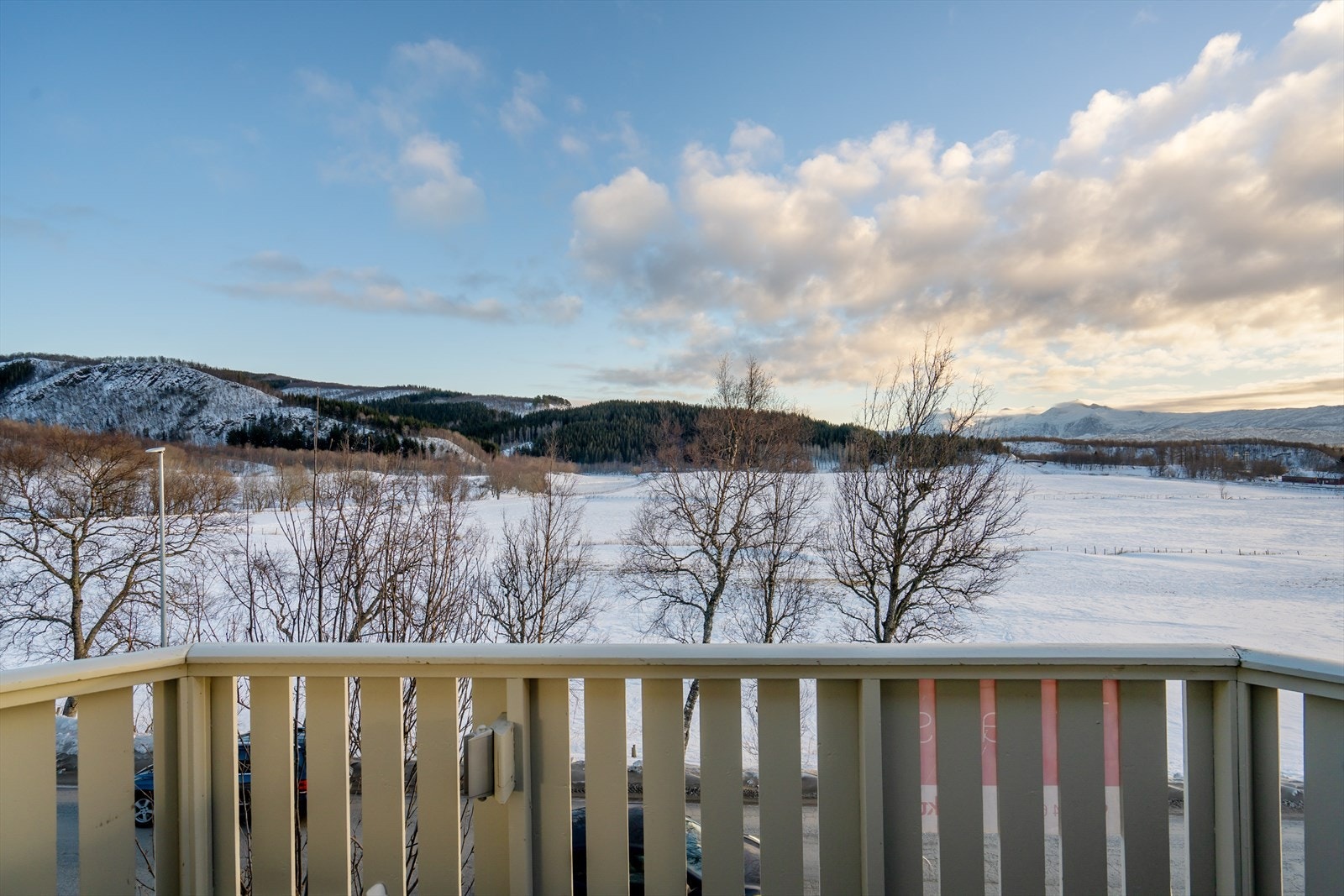 Postkort badet i sol. Galleribilde