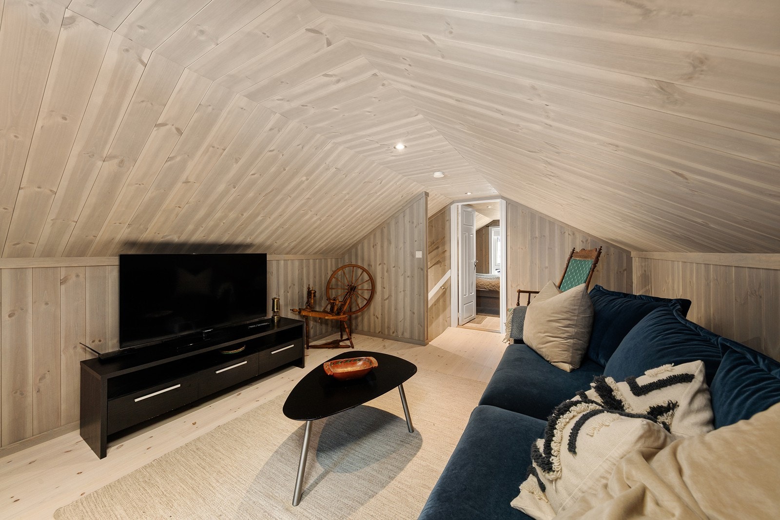 I 2.etasje finnes en hyggelig hems som er et perfekt ekstra rom, med god plass til både avslapning og sosiale aktiviteter. Galleribilde