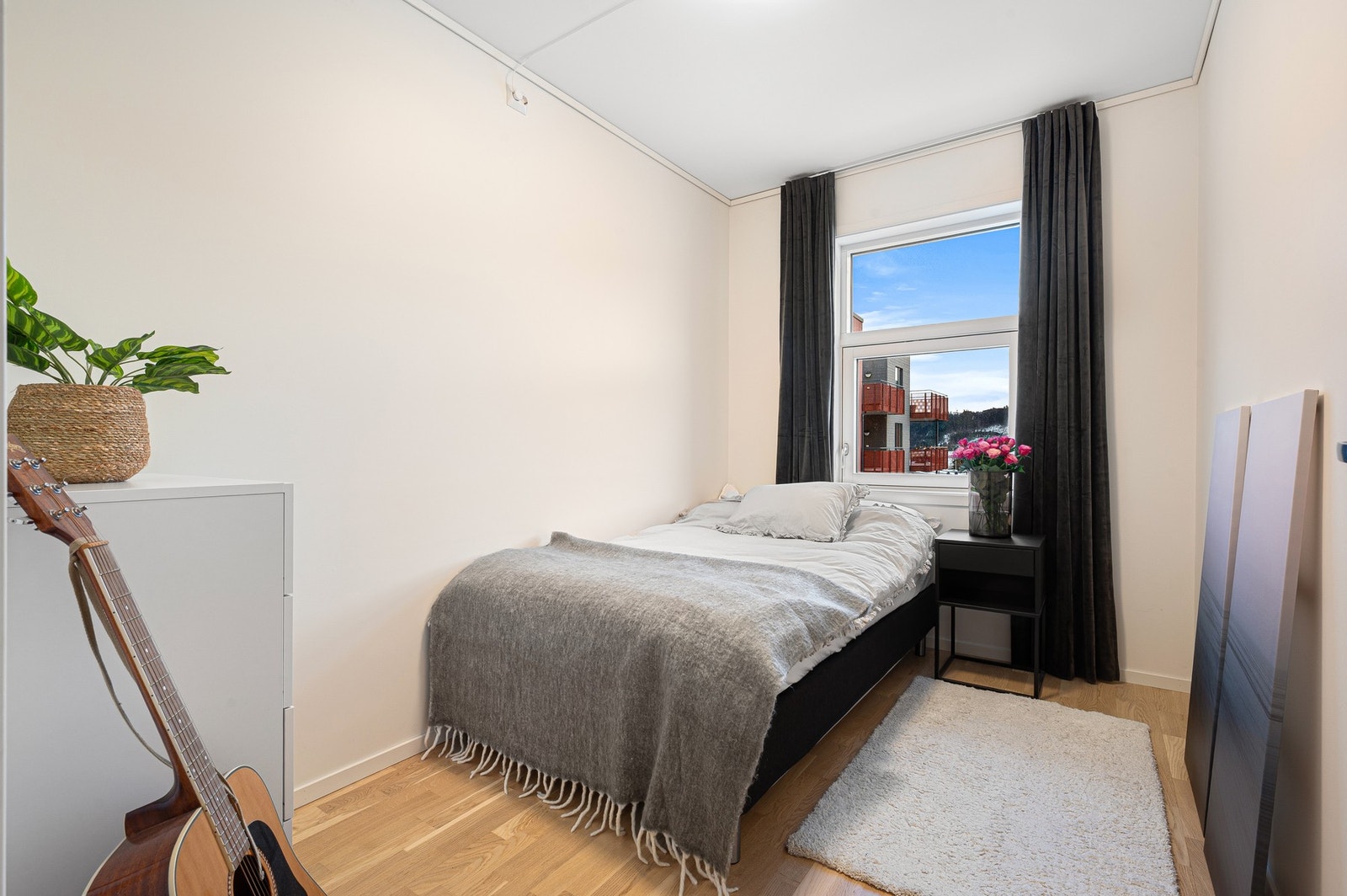 Soverom 2 er på 7,5m² og har også god plass til møblement. Galleribilde