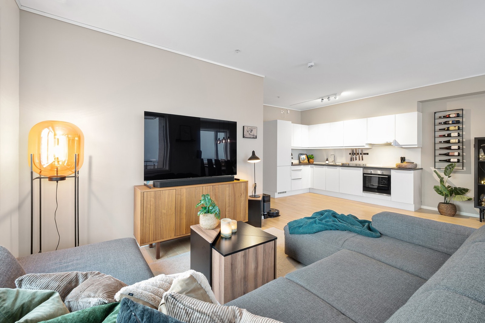 Leiligheten holder en god standard, noe som gjenspeiles i tilstandsrapporten fra takstmann. Galleribilde