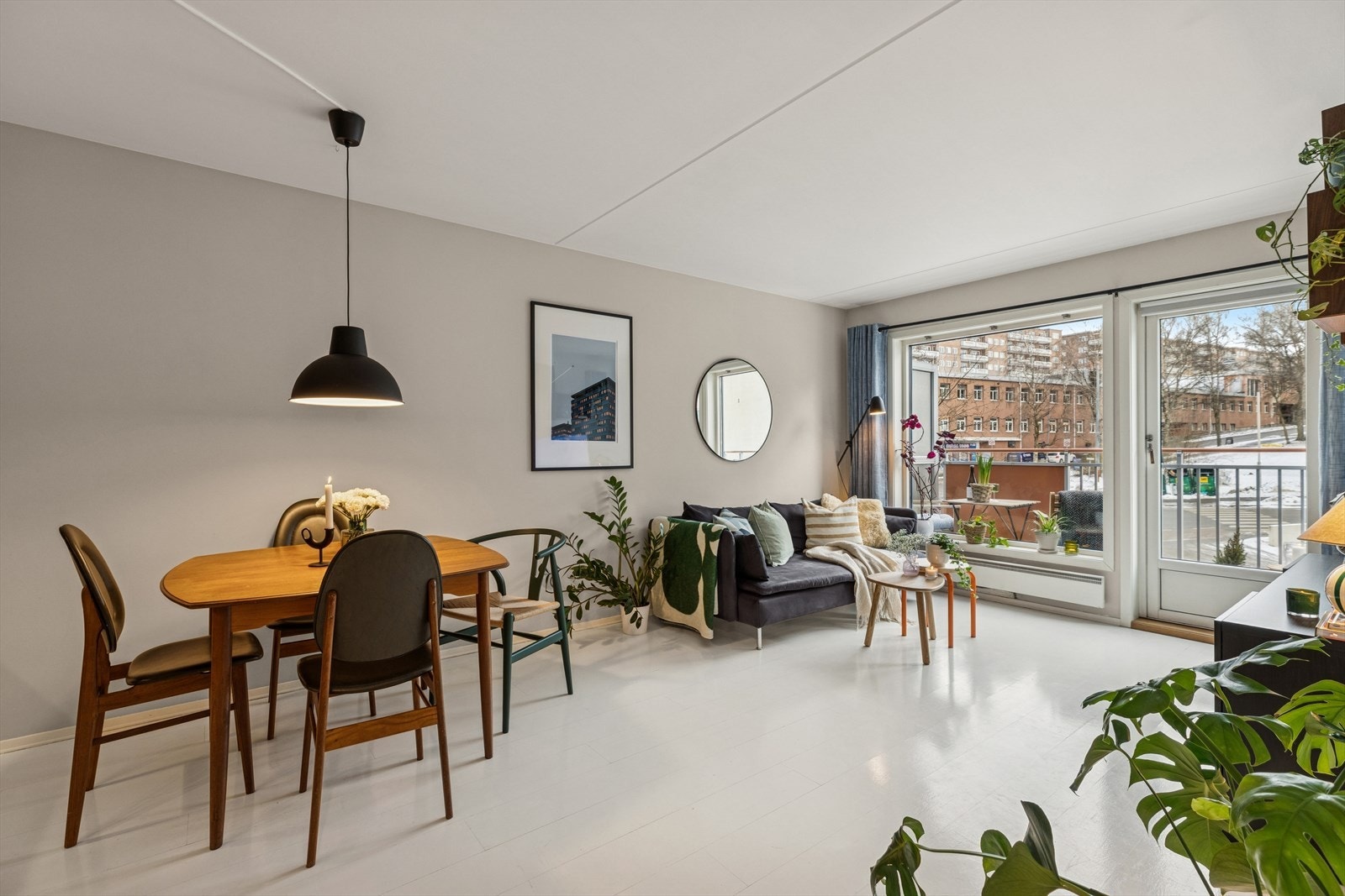 Velkommen til Sinsenveien 9! Dette er en flott og moderne 2-roms leilighet med balkong, perfekt for deg som vil bo sentralt i nydelige, grønne omgivelser på Carl Berner/Rosenhoff Galleribilde