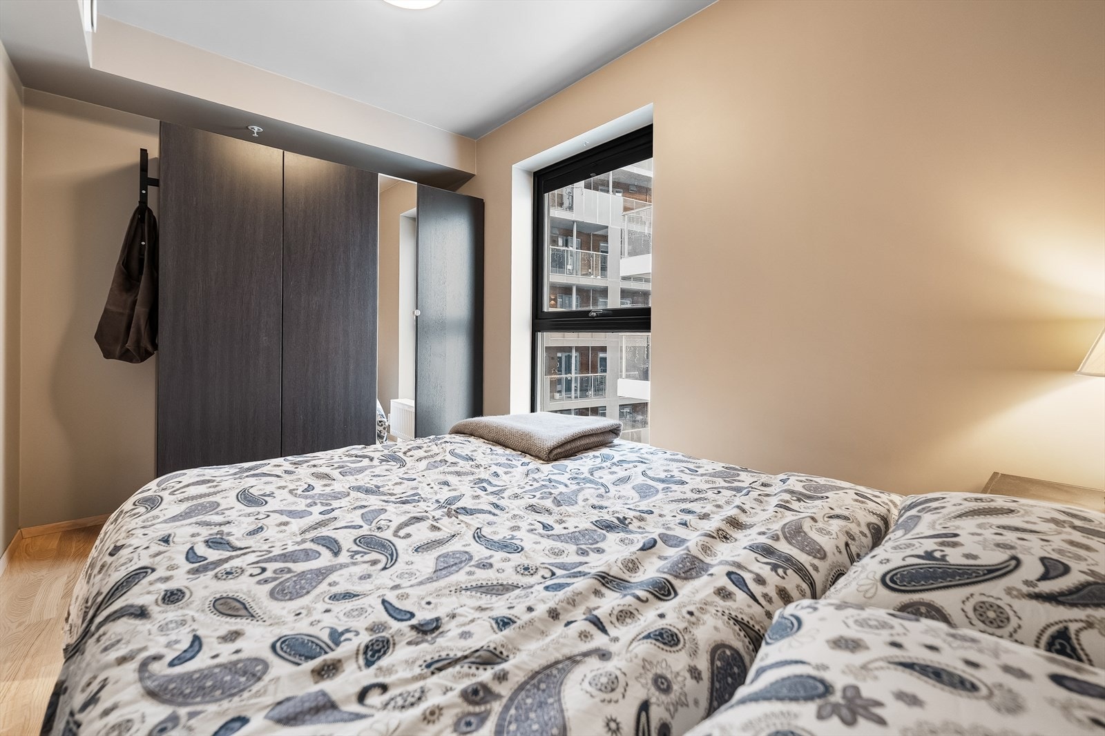 Rommet oppleves rolig og behagelig. Galleribilde