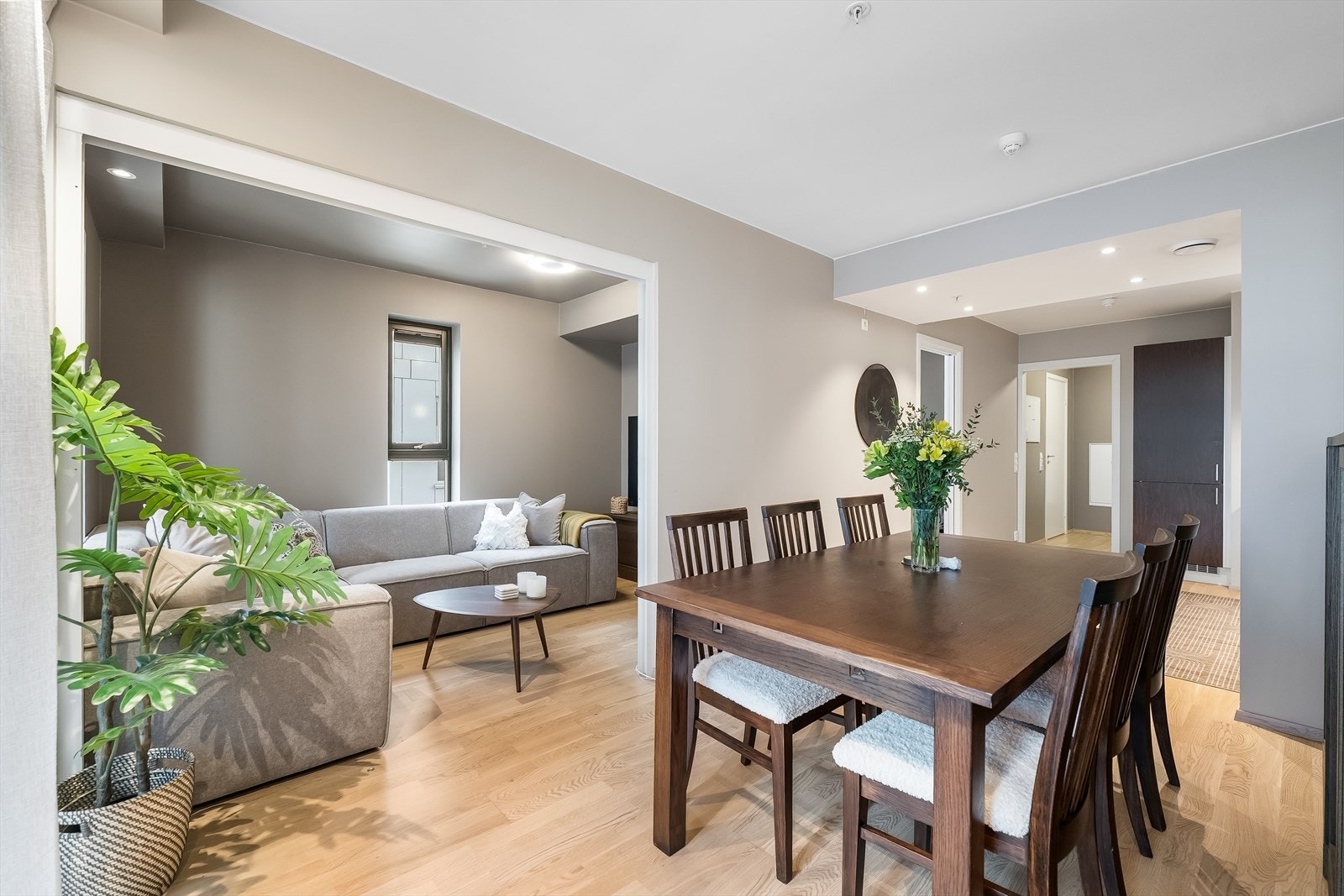 Marius Enevoldsen ved Nordvik Lillestrøm ønsker velkommen til Landstads gate 47! Foto: Morten Eriksen Galleribilde