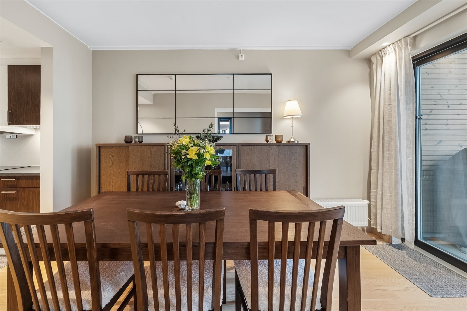 Fra stue/spisestue har du utgang til en romslig balkong på 7 kvm. Galleribilde