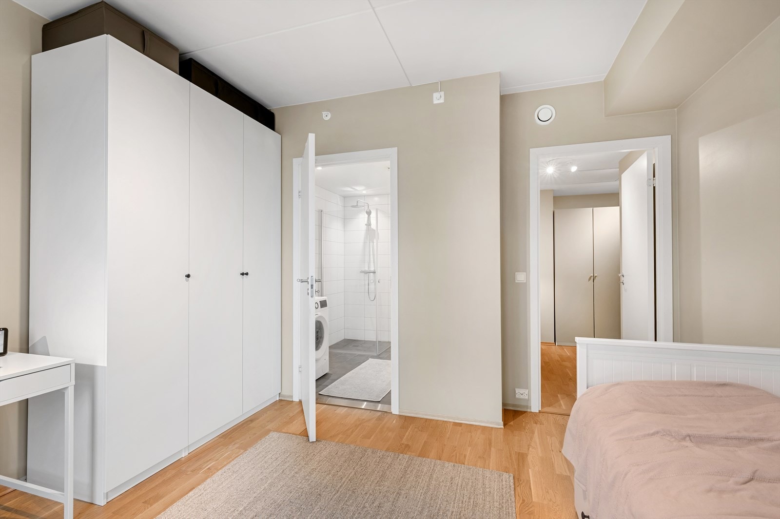 Soverom 2 - med en-suite bad Galleribilde