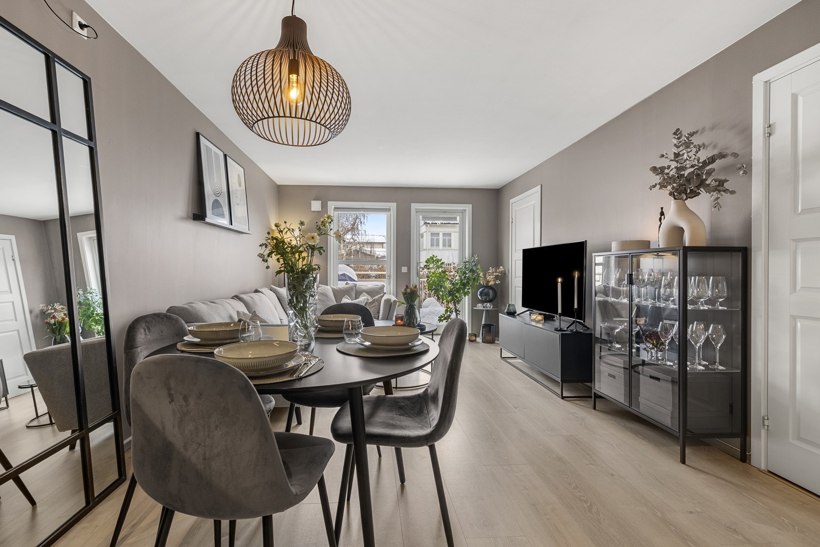 Leiligheten ligger i et bygg fra 2006 med bærende konstruksjoner i betong. Galleribilde