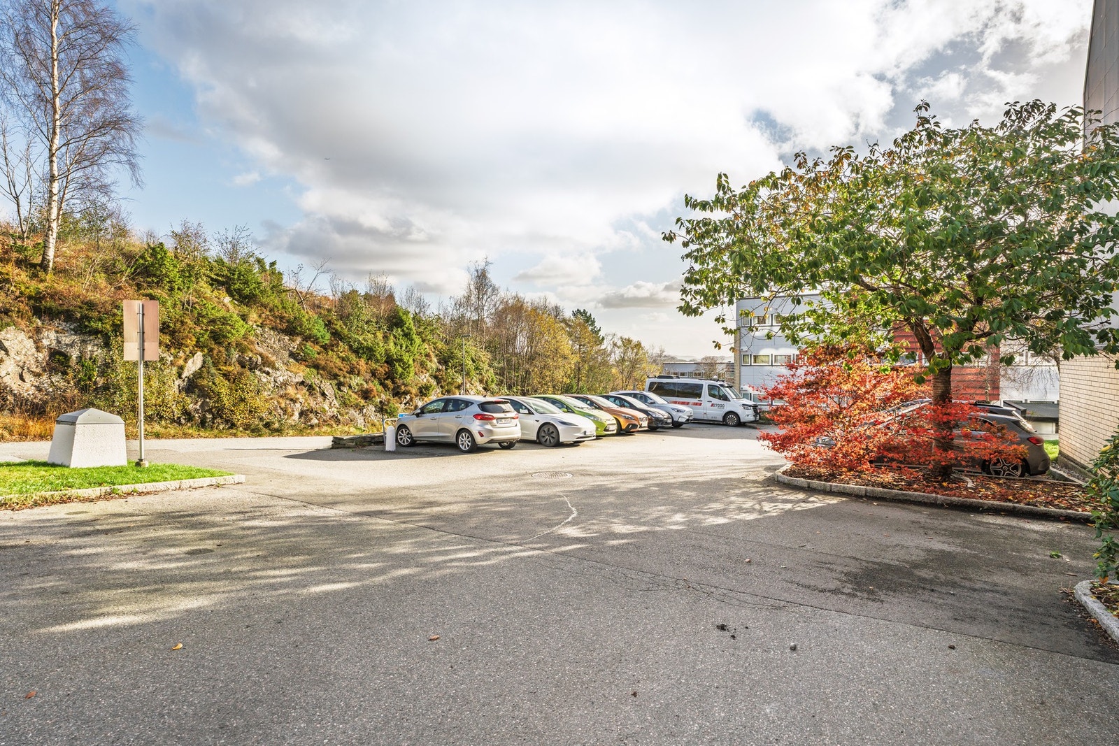 Borettslaget har parkeringsplass med første mann til mølla prinsippet. Galleribilde