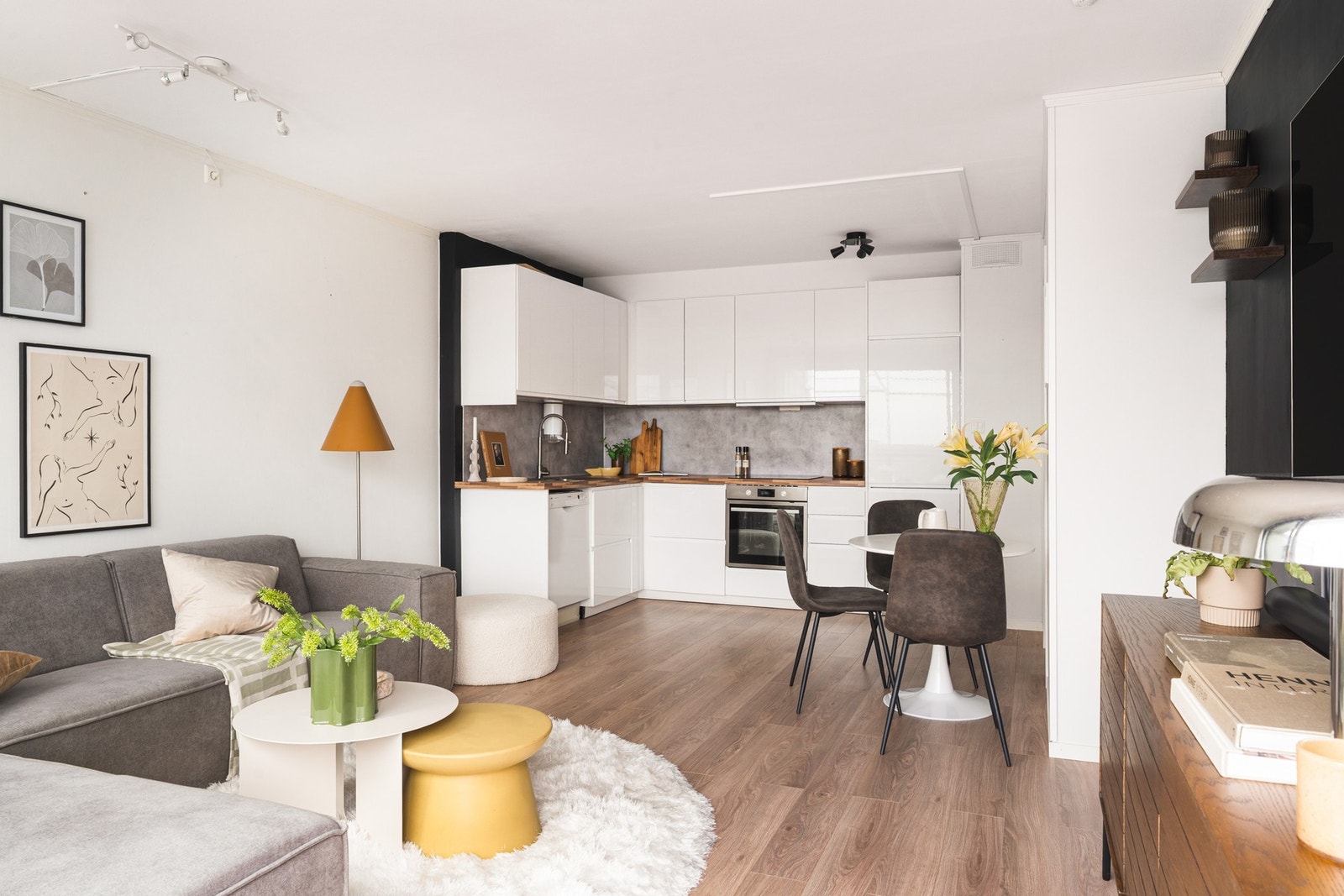 Leiligheten har en god planløsning, romslige rom og holder en fin standard. Galleribilde