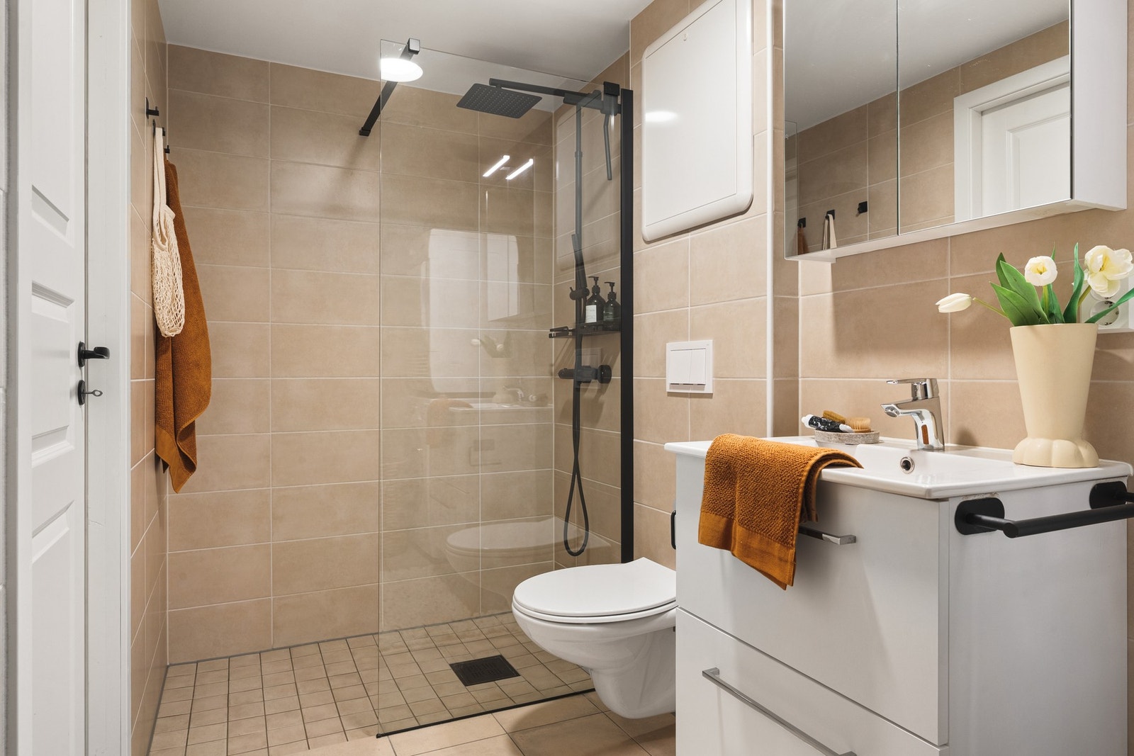 Pent helfliset bad med varme i gulv. Galleribilde