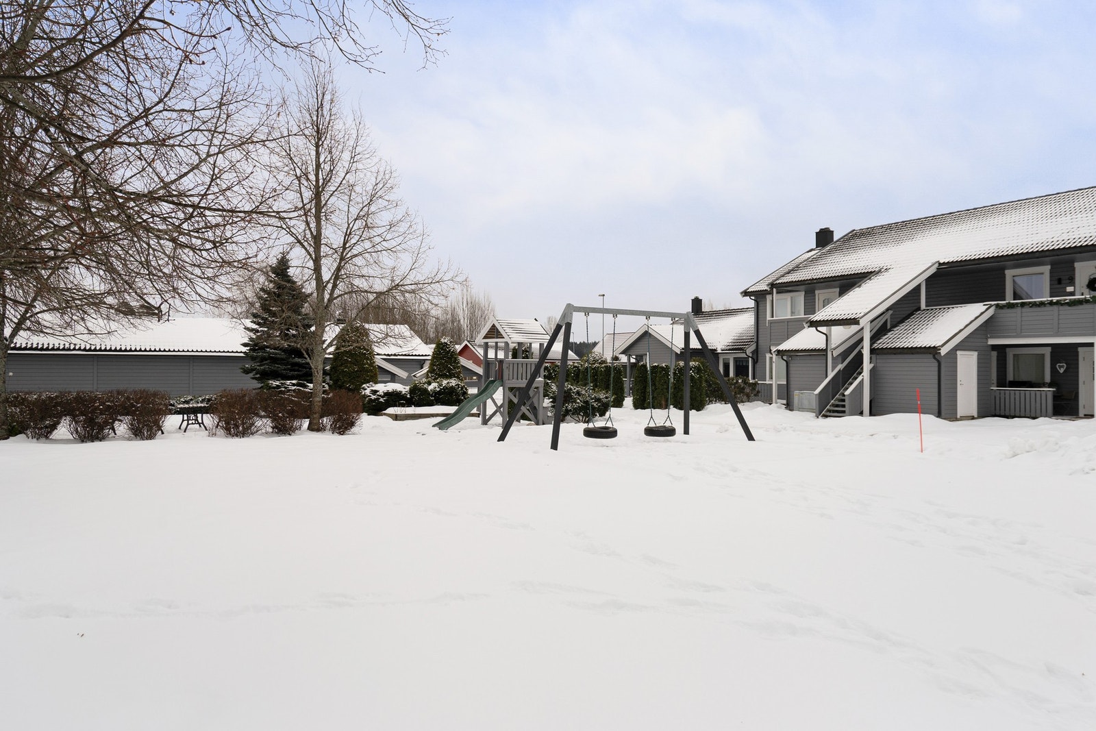 Sameiet har opparbeidet fine fellesarealer med lekeplass Galleribilde