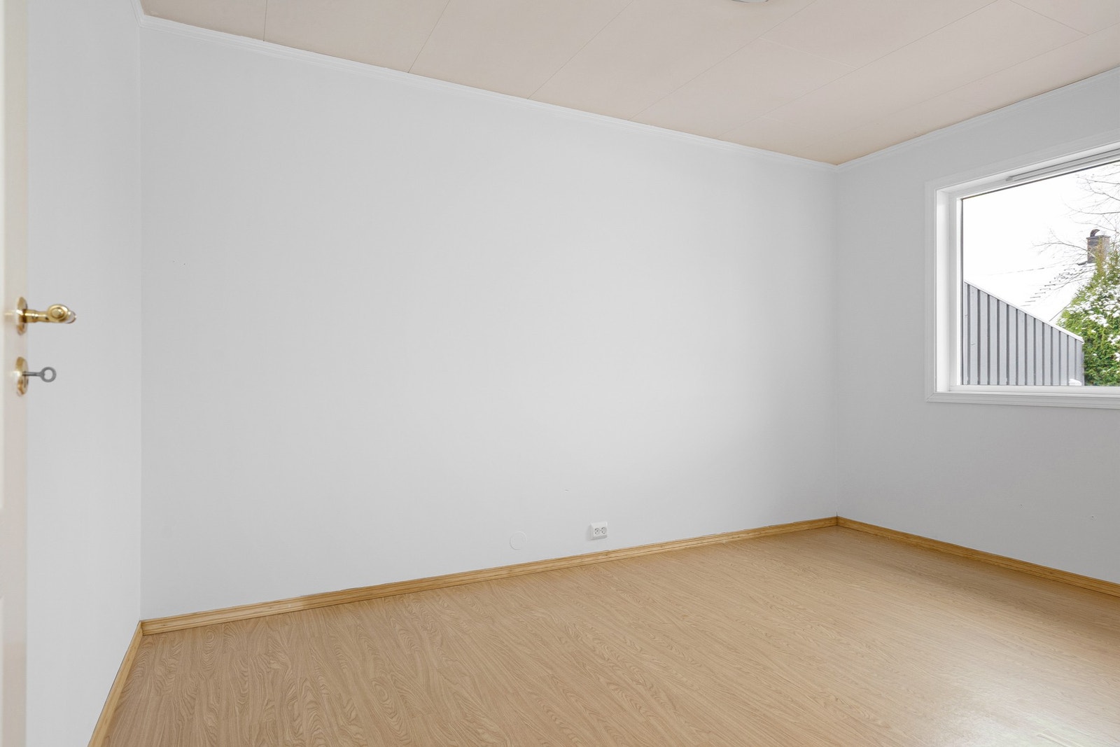 Det er to gode soverom i leiligheten og begge ligger med vindu mot øst Galleribilde