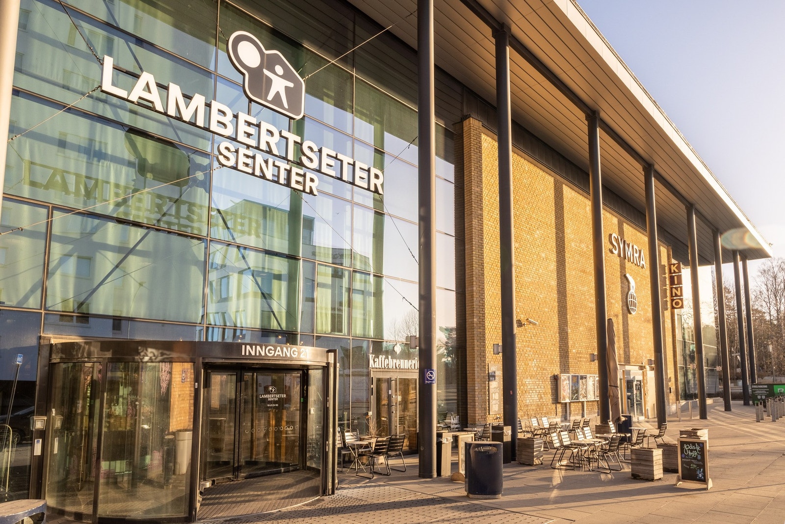 Enkel tilkomst til populære Lambertseter Senter. Galleribilde