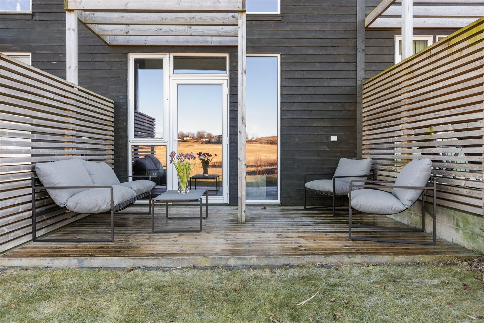 Her er det god plass til både hagemøbler og grillutstyr, alt du trenger for å nyte de fine sommerdagene. Galleribilde