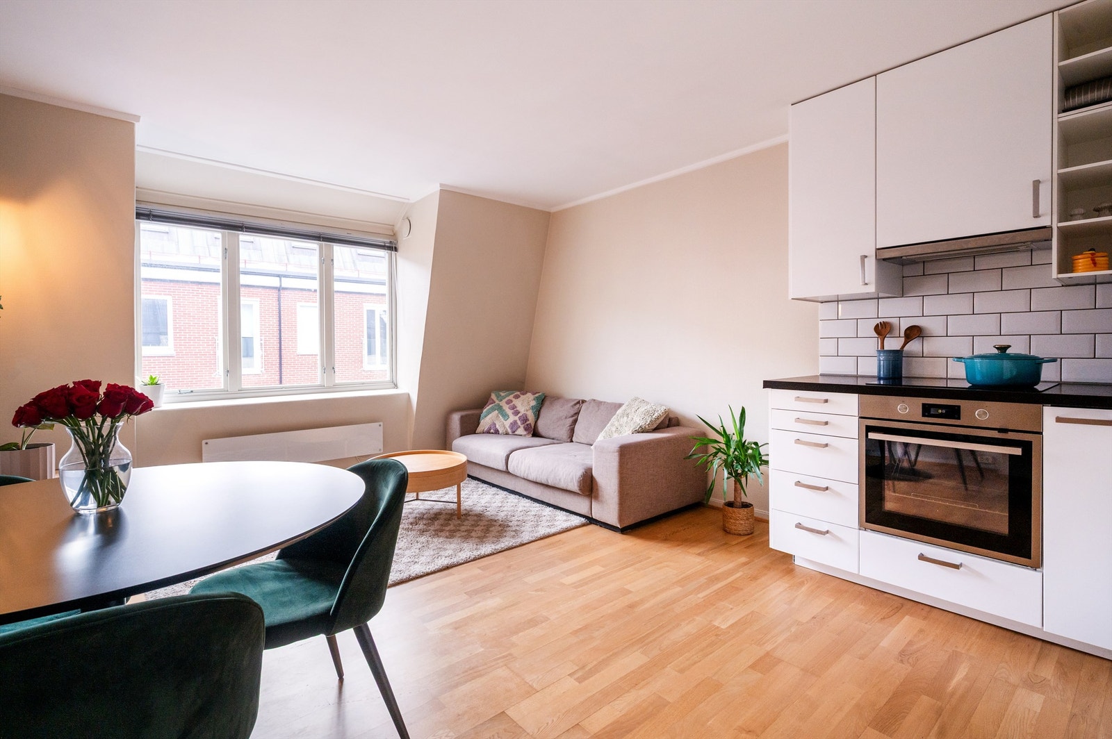 Velkommen til Hesselbergs Gate 8A! Presentert av Halvor L. Heikkilä ved Krogsveen Majorstuen og Oslo Vest (Foto av Cool Pics AS) Galleribilde