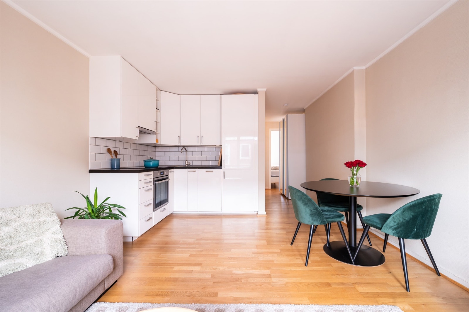 Boligen har åpen planløsning og god utnyttelse av areal Galleribilde