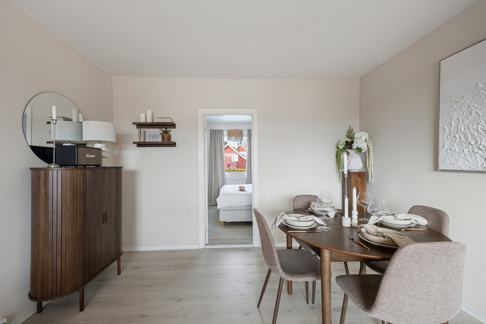 Rommet har en smart og gjennomtenkt planløsning som gjør det enkelt å innrede med ulike soner. Galleribilde