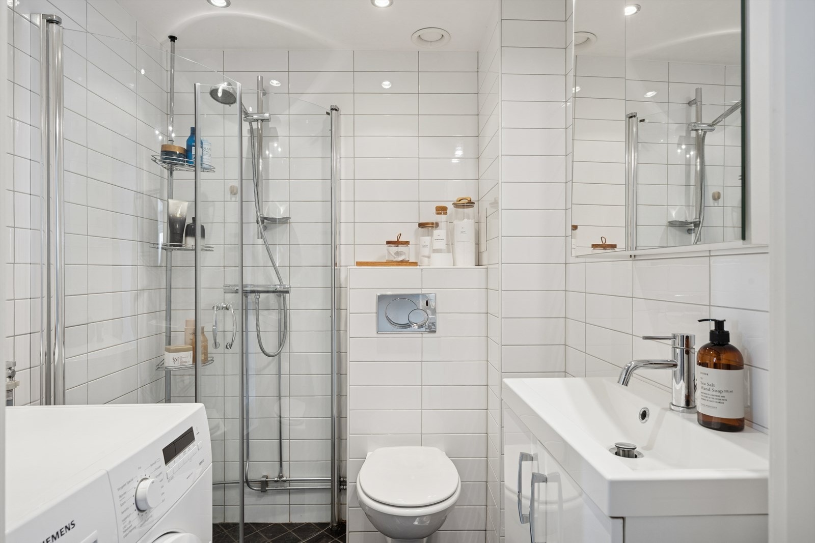 Pent, flislagt bad pusset opp i regi av borettslaget i 2008. Galleribilde