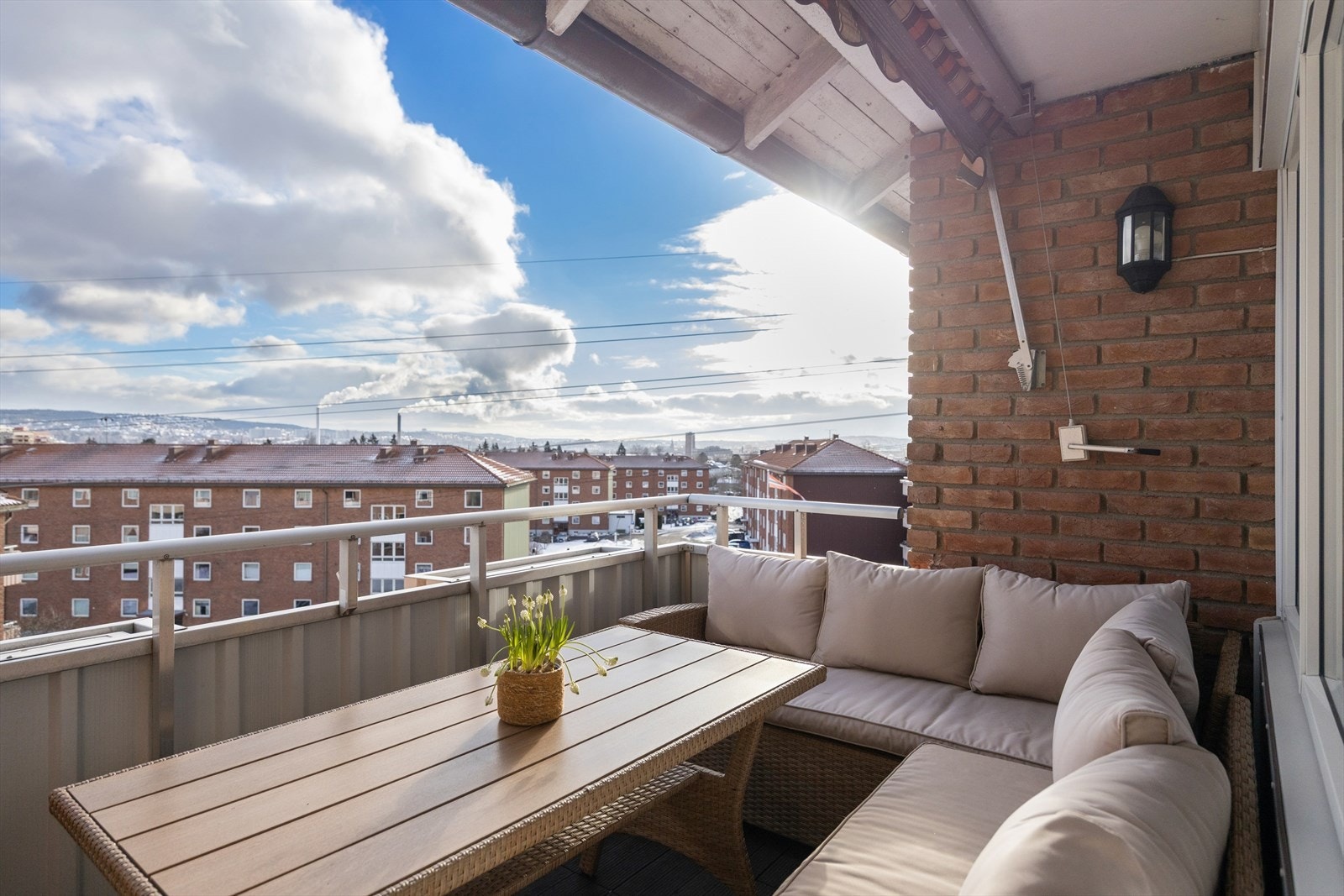 Leiligheten ligger i byggets 4. etasje og har flott balkongutsikt utover nærområde og Oslo by. Galleribilde