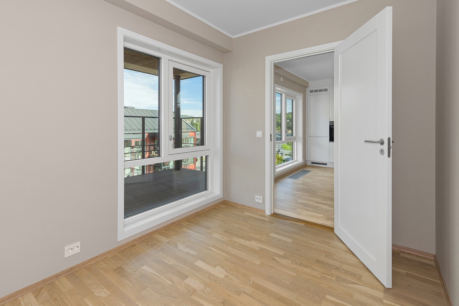 Soverom nr 2 med vindu mot øst. Galleribilde