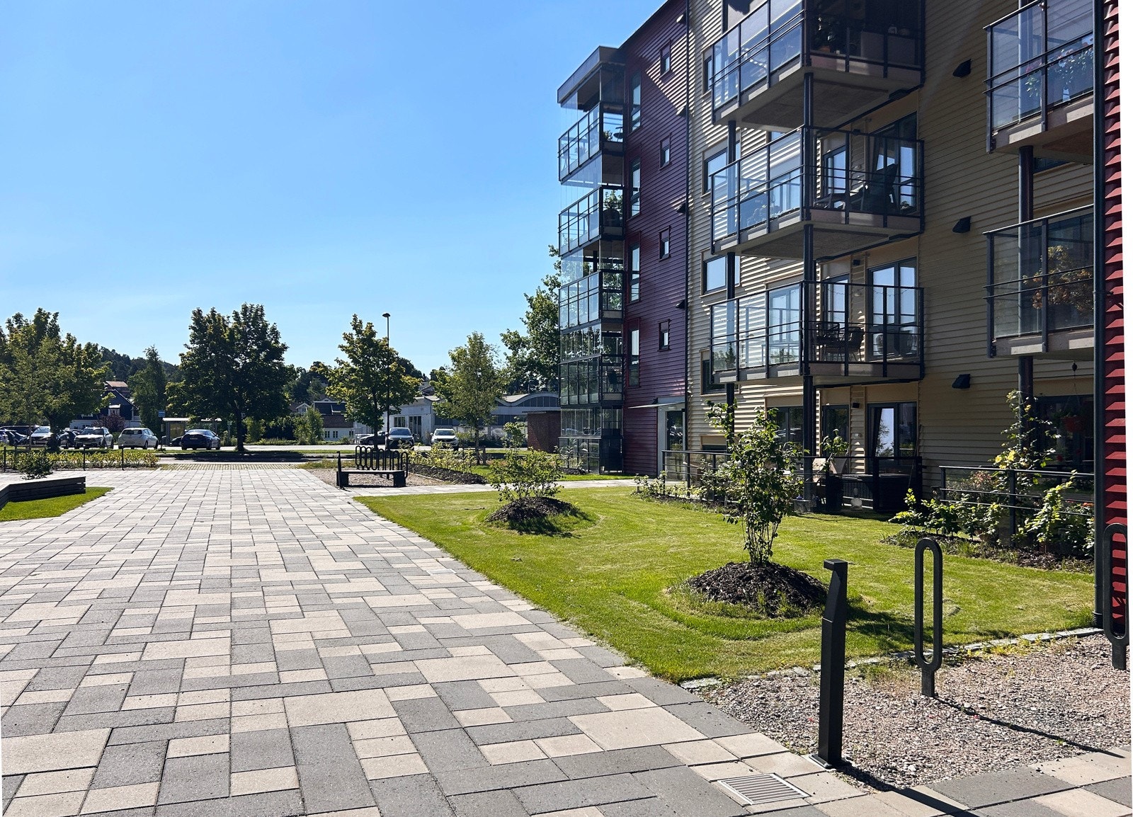 Pent opparbeidet fellesområder mellom byggene. Galleribilde