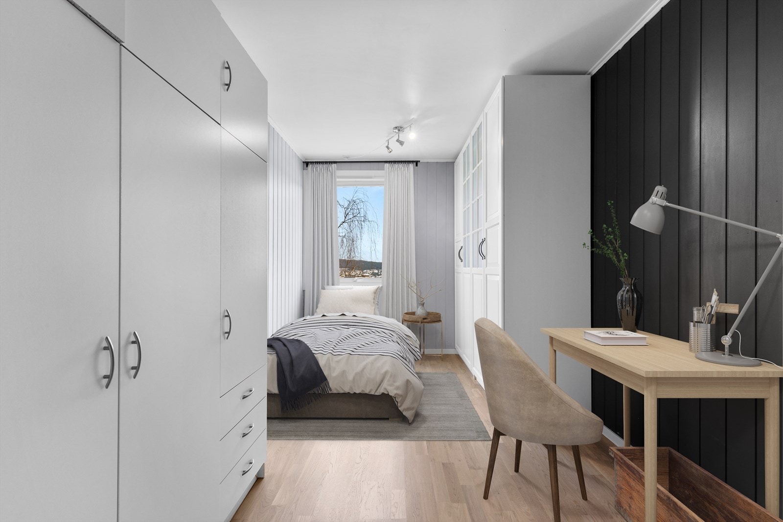 Det andre soverommet har også gode oppbevaringsmuligheter.
(bildet er digitalt møblert) Galleribilde