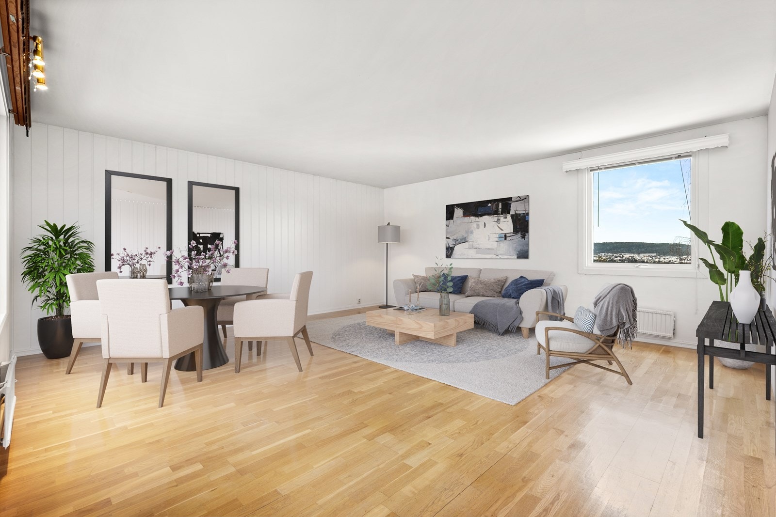 Romslig og lys stue med store vindusflater som slipper inn rikelig med naturlig lys. (bildet er digitalt møblert) Galleribilde