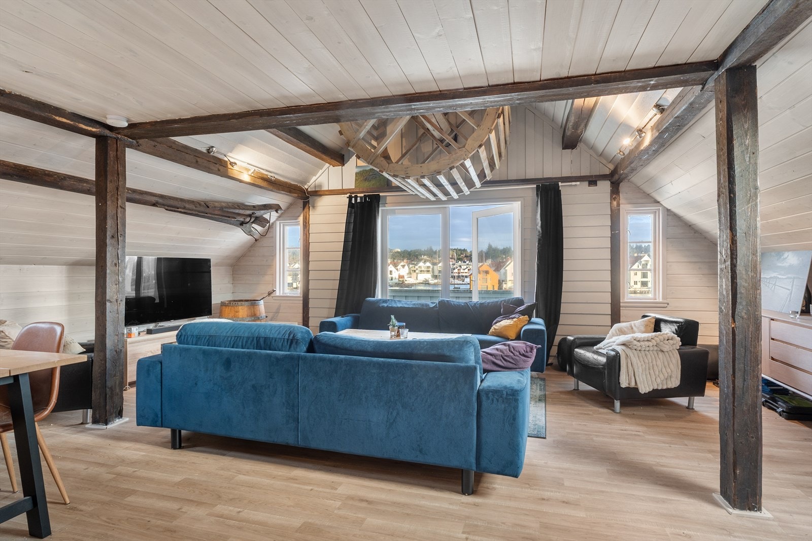 Stue i 3. etasje med gode møbleringsmuligheter Galleribilde