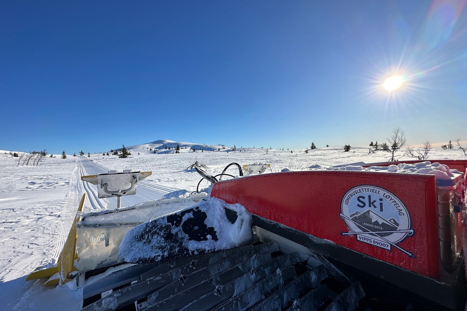 Jomfruslettfjell Løypelag gjør en fantastisk jobb med å preparere 350km langrennsløyper. Sjekk sporet.no for oppdatert status på løypekjøring. Galleribilde