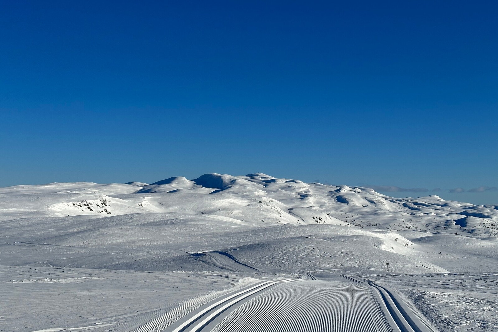 Utsikt fra jomfruslettfjell til Spåtind. Hit går du på ski direkte fra hytta. Galleribilde