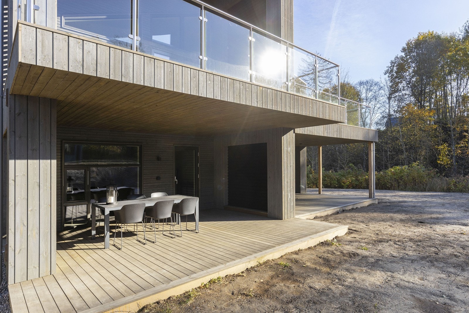 Overbygget terrasse mot vest - uteområdet er under opparbeidelse, plen skal såes på hageparseller/fellesområder Galleribilde