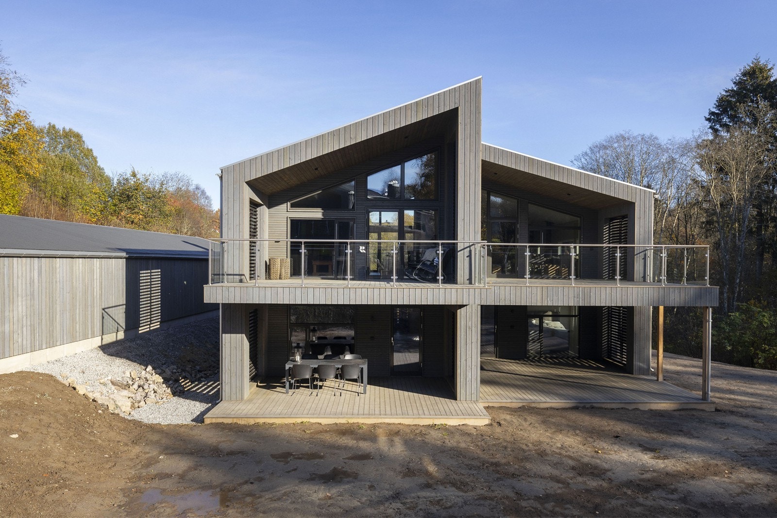 Uteområdet er under opparbeidelse, plen skal såes på hageparseller/fellesområder Galleribilde