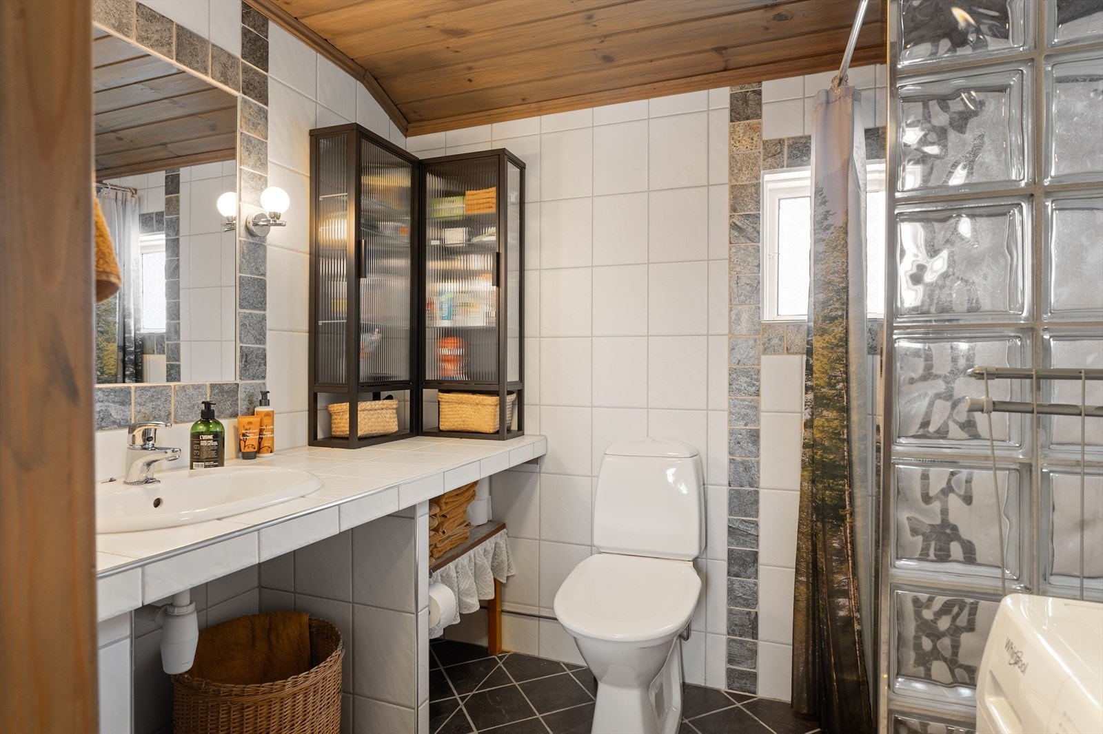 Pent, helfliset bad Galleribilde