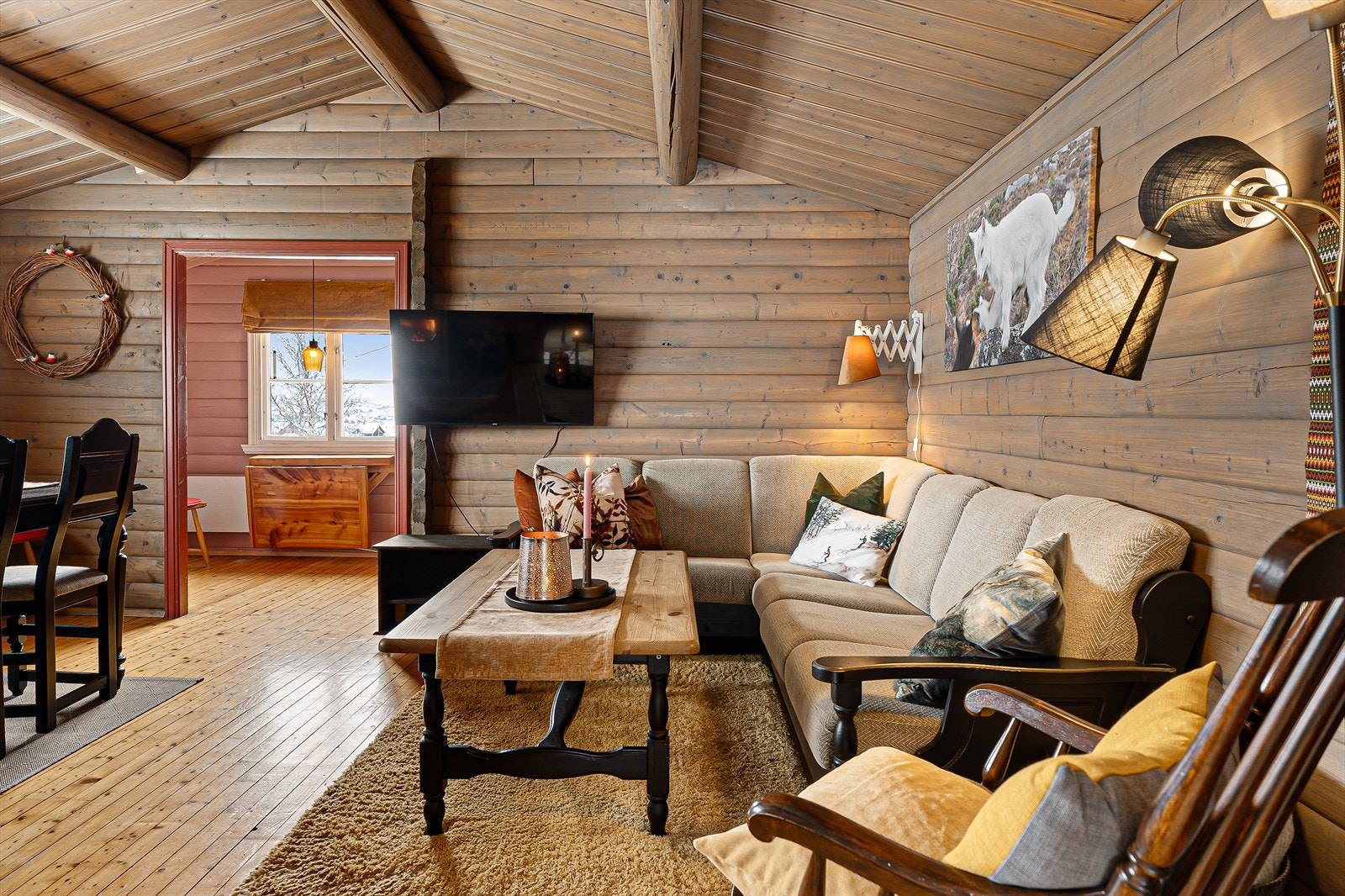 God planløsning med stue, kjøkken, tre soverom, bad/vaskerom og romslig bod Galleribilde