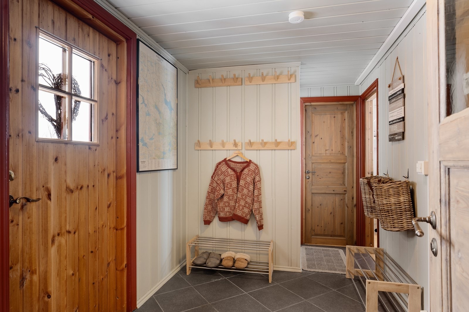 God plass til å henge av seg yttertøy Galleribilde