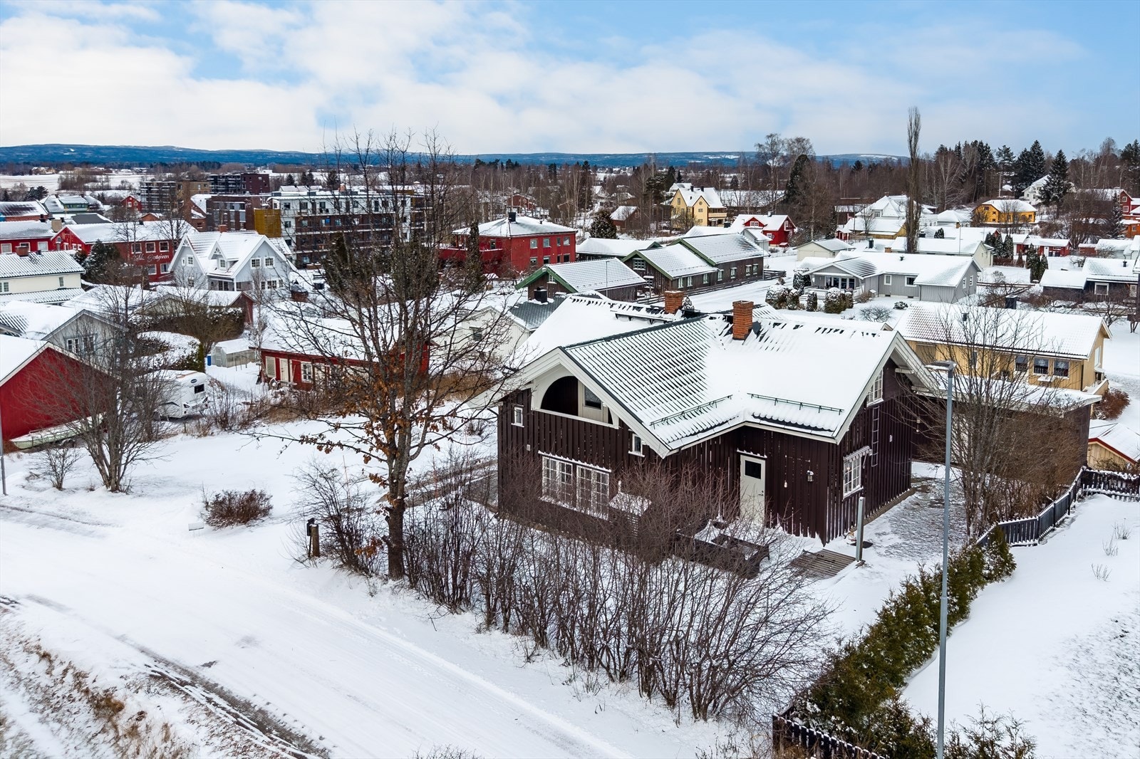 Fasade - klassisk og velholdt enebolig i rolige omgivelser Galleribilde