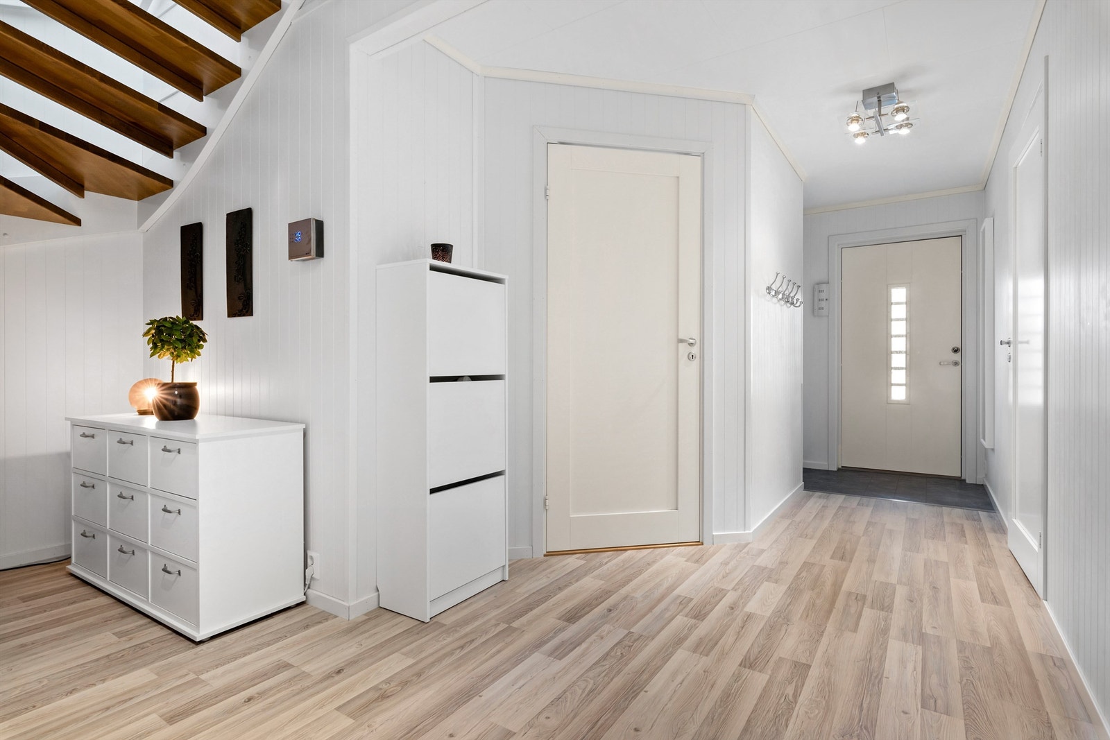 Det er gulvvarme i gangen nede i tillegg til begge soverommene Galleribilde